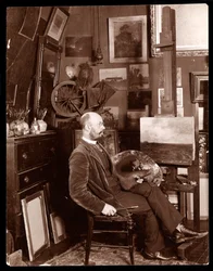 John Francis Murphy w swoim studio w The Chelsea, West 23rd Street, Nowy Jork, ok. 1895 (srebrny odbitka żelatynowa)